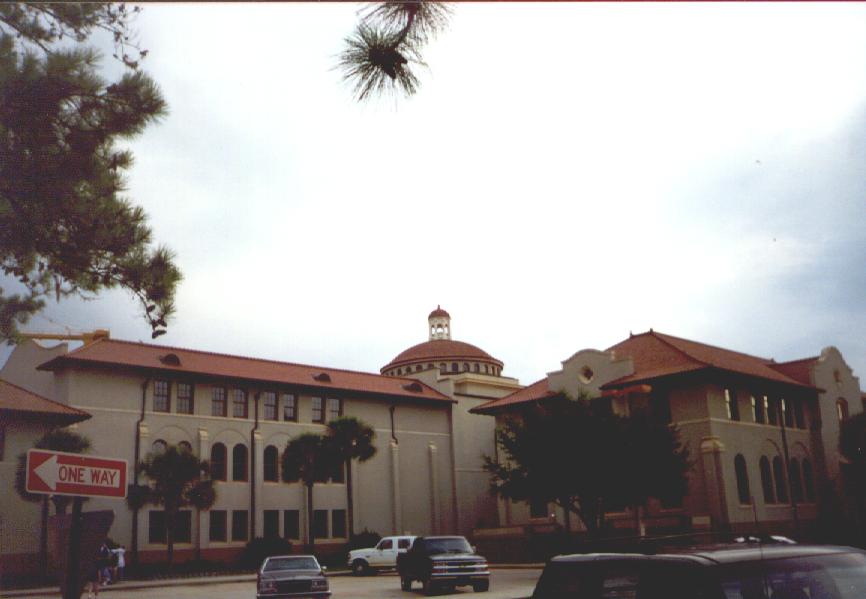West_hall2.JPG (47974 bytes)