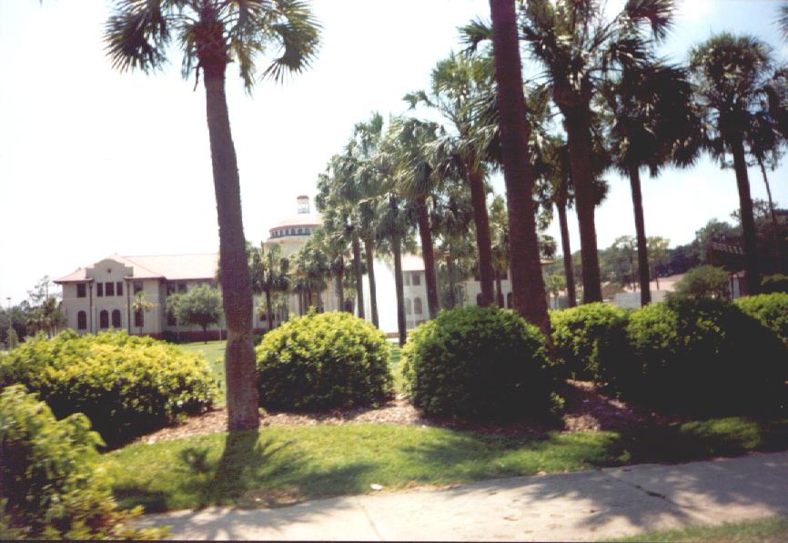 West_hall3.JPG (85310 bytes)
