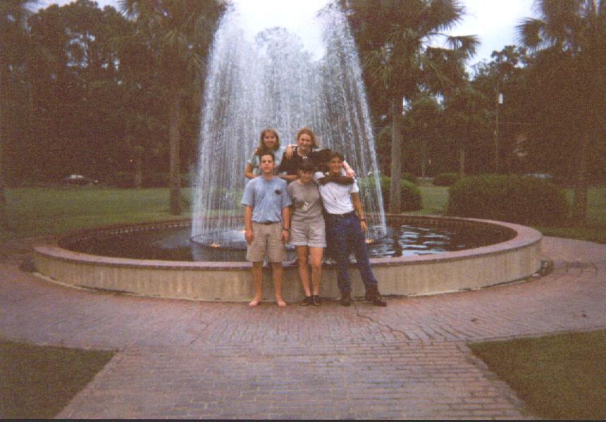 fountainshot.JPG (78902 bytes)